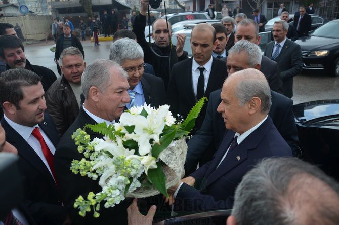 MHP LİDERi DEVLET BAHÇELİ AKHİSARLILAR İLE BULUŞTU